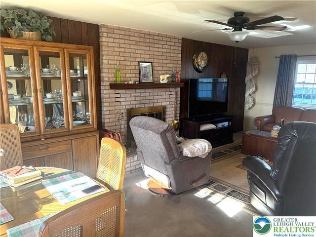 34 Stonecroft Drive, Palmer Twp, PA 18045