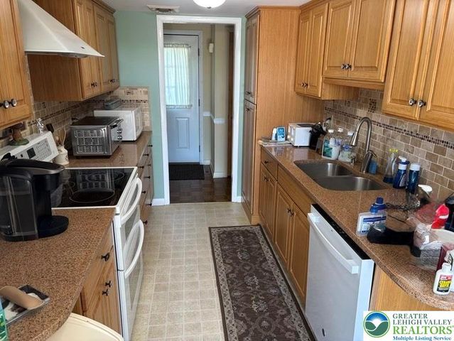 34 Stonecroft Drive, Palmer Twp, PA 18045