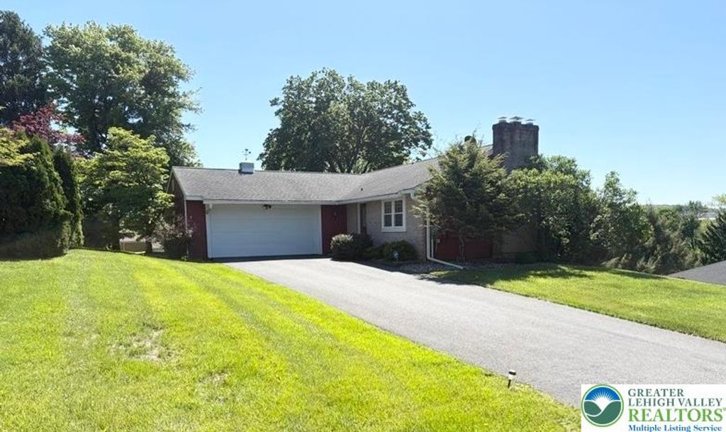 34 Stonecroft Drive, Palmer Twp, PA 18045