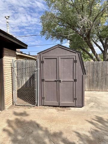 8205 LAREDO Trail, Amarillo, TX 79110