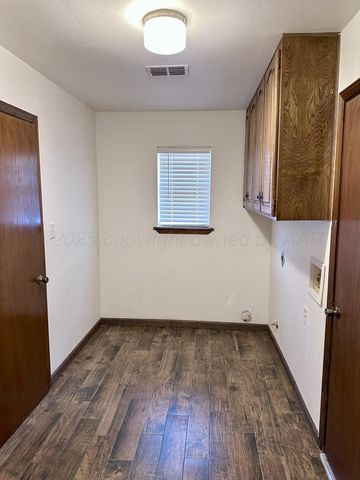 8205 LAREDO Trail, Amarillo, TX 79110