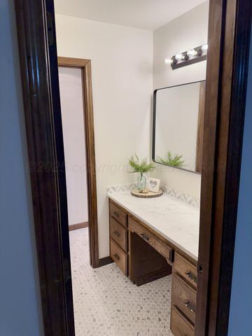 8205 LAREDO Trail, Amarillo, TX 79110