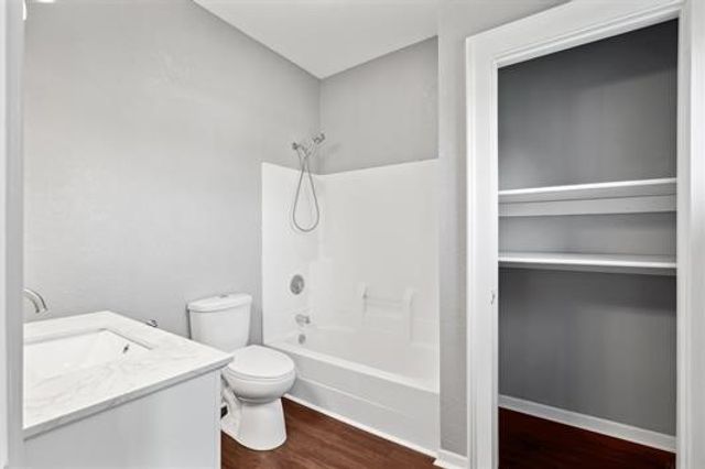 611 3rd Avenue NE, Independence, IA 50644