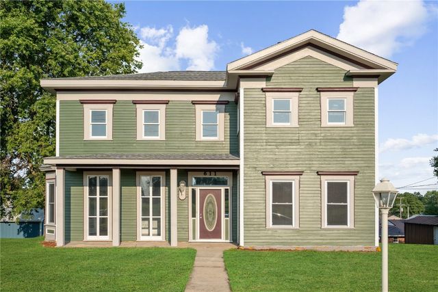 611 3rd Avenue NE, Independence, IA 50644