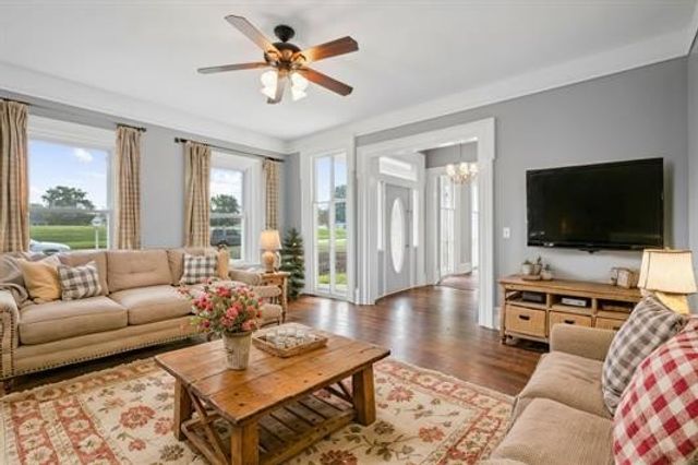 611 3rd Avenue NE, Independence, IA 50644