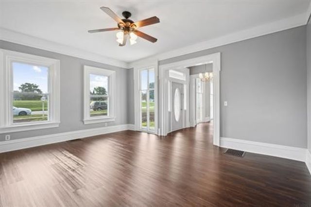 611 3rd Avenue NE, Independence, IA 50644