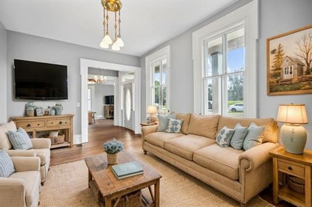 611 3rd Avenue NE, Independence, IA 50644