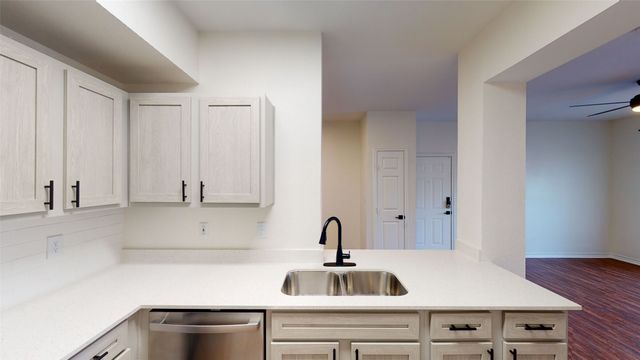 1600 N 9th Street B1R, Midlothian, TX 76065