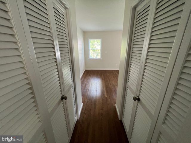 6407 KENHOWE DR, Bethesda, MD 20817