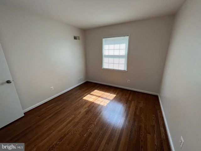 6407 KENHOWE DR, Bethesda, MD 20817