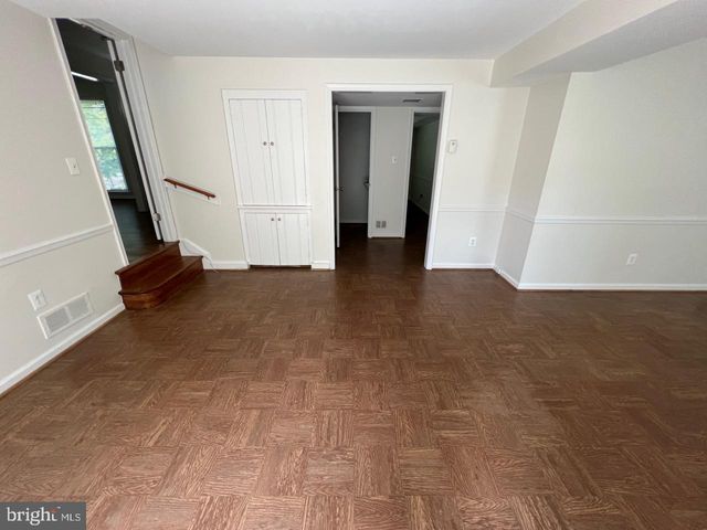 6407 KENHOWE DR, Bethesda, MD 20817