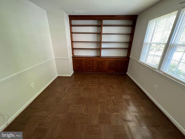 6407 KENHOWE DR, Bethesda, MD 20817