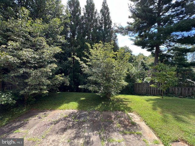 6407 KENHOWE DR, Bethesda, MD 20817