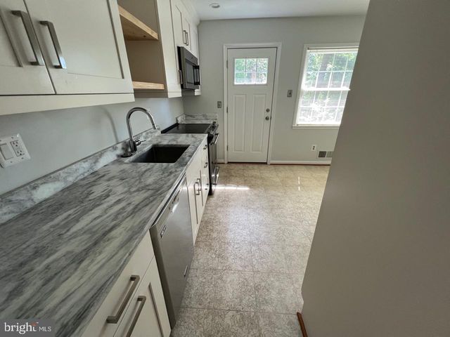 6407 KENHOWE DR, Bethesda, MD 20817