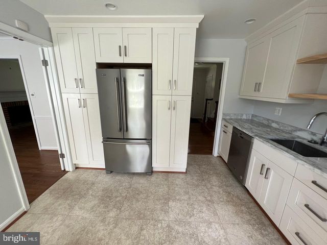 6407 KENHOWE DR, Bethesda, MD 20817