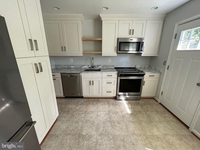 6407 KENHOWE DR, Bethesda, MD 20817