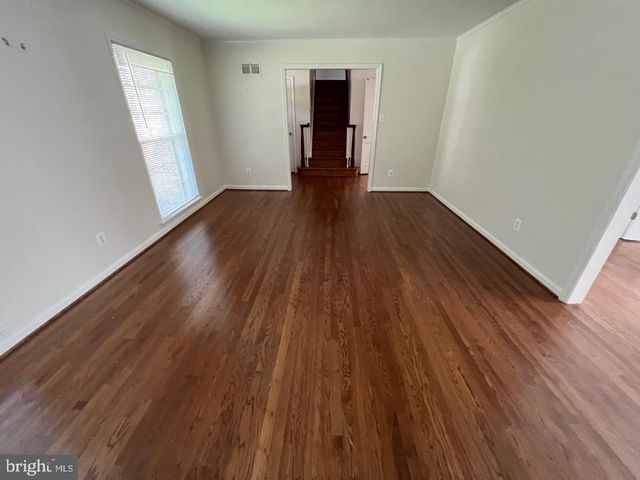 6407 KENHOWE DR, Bethesda, MD 20817