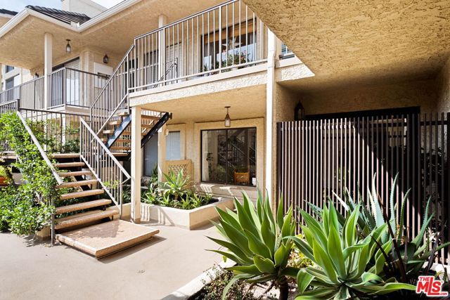 1942 Grace Avenue 118, Los Angeles, CA 90068