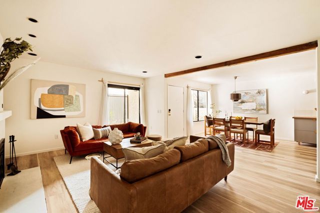 1942 Grace Avenue 118, Los Angeles, CA 90068