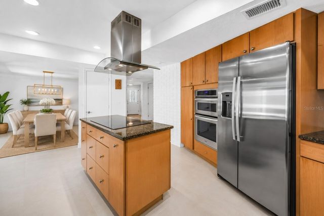 2067 MASSACHUSETTS AVENUE NE, St Petersburg, FL 33703