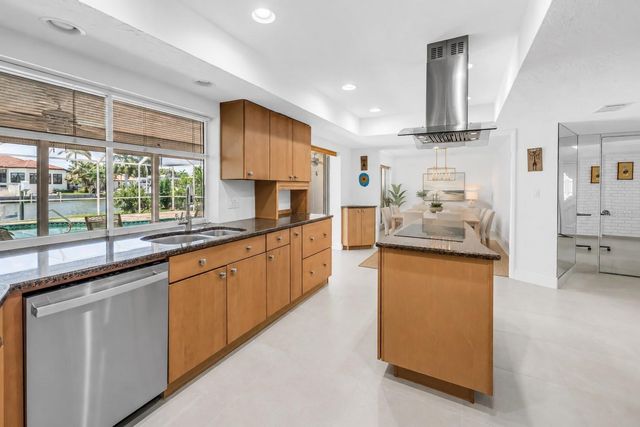 2067 MASSACHUSETTS AVENUE NE, St Petersburg, FL 33703