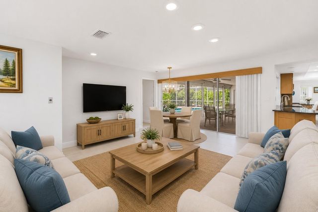 2067 MASSACHUSETTS AVENUE NE, St Petersburg, FL 33703