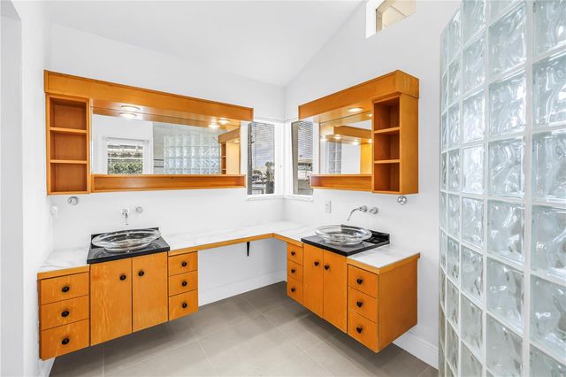 2067 MASSACHUSETTS AVENUE NE, St Petersburg, FL 33703