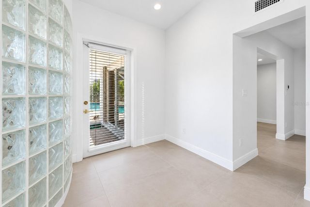 2067 MASSACHUSETTS AVENUE NE, St Petersburg, FL 33703