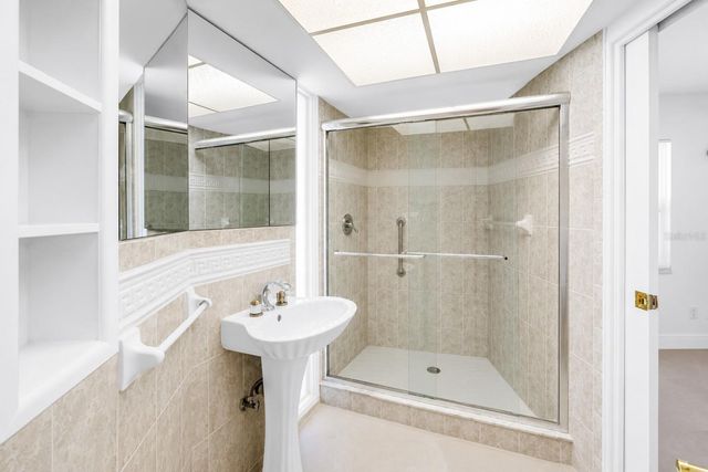 2067 MASSACHUSETTS AVENUE NE, St Petersburg, FL 33703