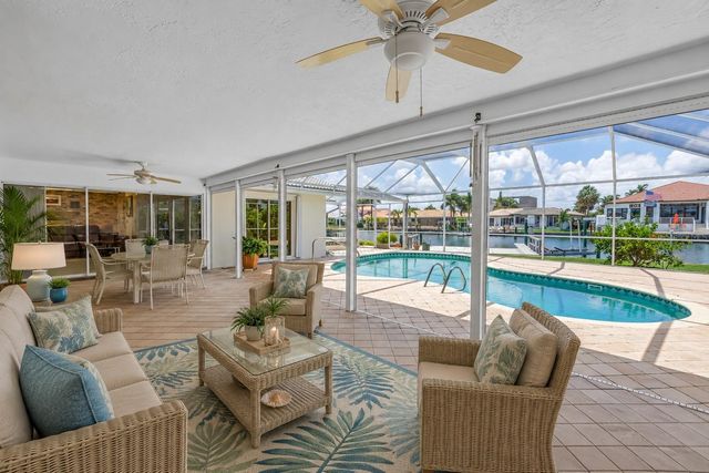 2067 MASSACHUSETTS AVENUE NE, St Petersburg, FL 33703