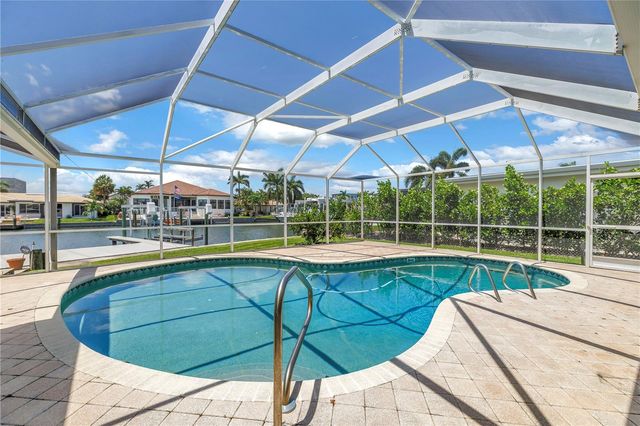 2067 MASSACHUSETTS AVENUE NE, St Petersburg, FL 33703