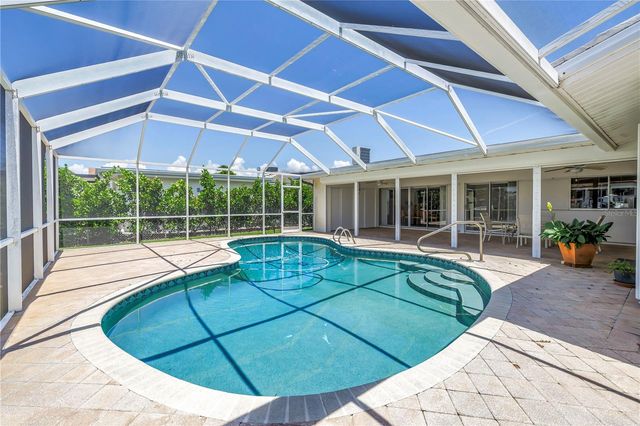 2067 MASSACHUSETTS AVENUE NE, St Petersburg, FL 33703