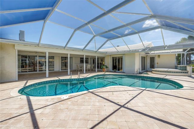 2067 MASSACHUSETTS AVENUE NE, St Petersburg, FL 33703