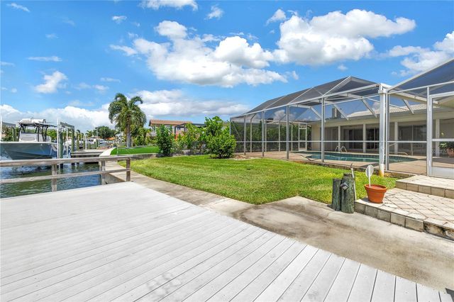 2067 MASSACHUSETTS AVENUE NE, St Petersburg, FL 33703