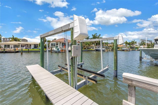 2067 MASSACHUSETTS AVENUE NE, St Petersburg, FL 33703