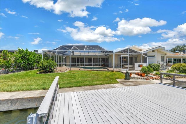 2067 MASSACHUSETTS AVENUE NE, St Petersburg, FL 33703