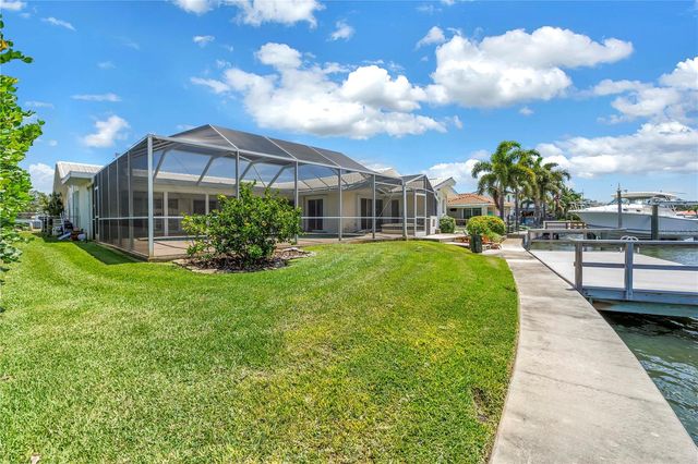 2067 MASSACHUSETTS AVENUE NE, St Petersburg, FL 33703