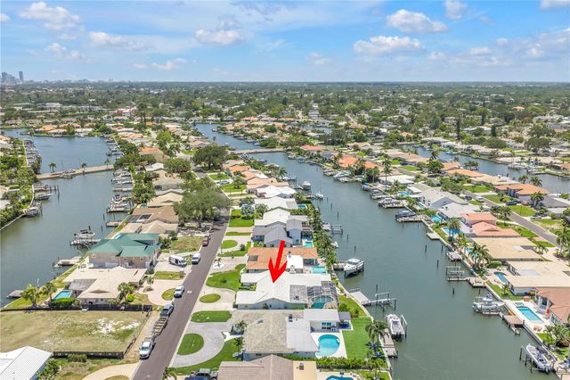 2067 MASSACHUSETTS AVENUE NE, St Petersburg, FL 33703