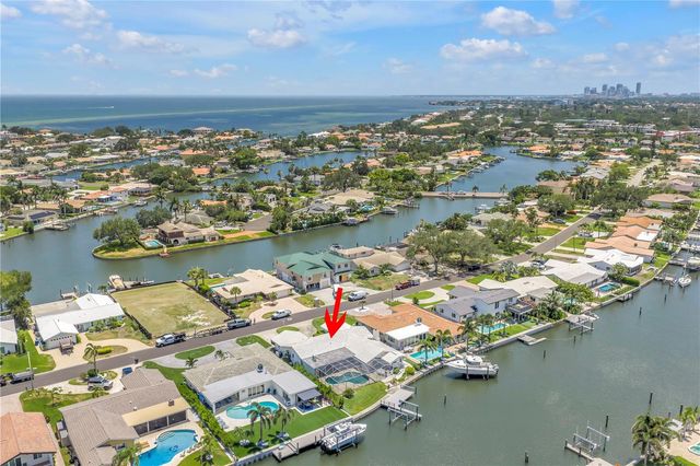 2067 MASSACHUSETTS AVENUE NE, St Petersburg, FL 33703