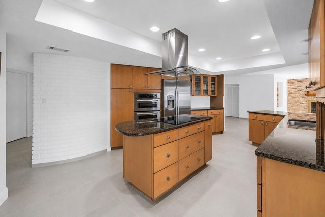2067 MASSACHUSETTS AVENUE NE, St Petersburg, FL 33703