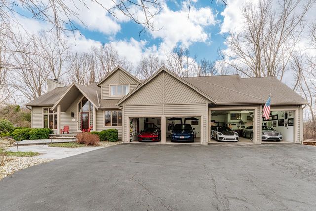 18875 Black Forest DRIVE, Brookfield, WI 53045