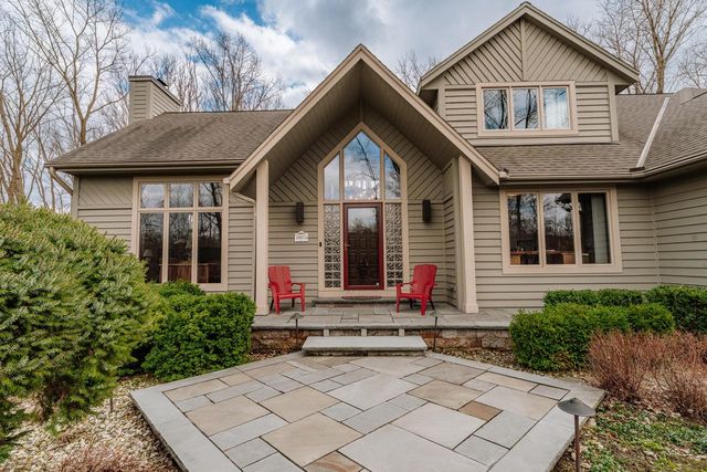 18875 Black Forest DRIVE, Brookfield, WI 53045