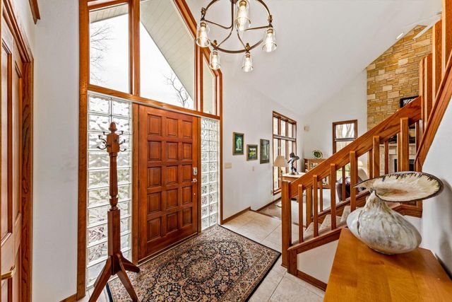18875 Black Forest DRIVE, Brookfield, WI 53045