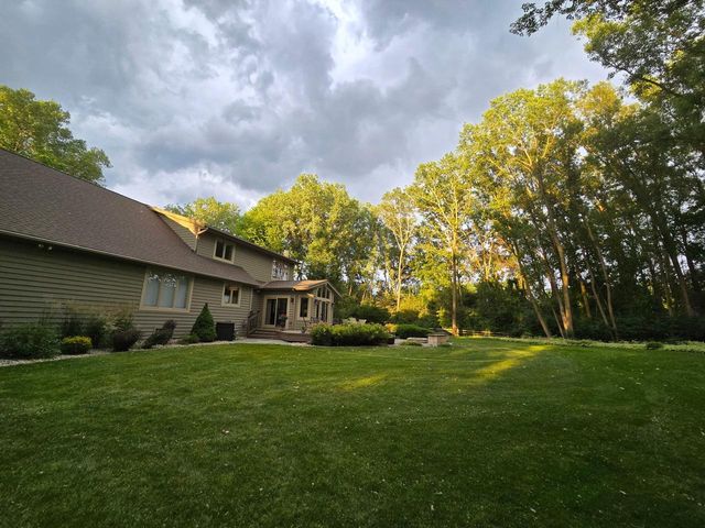 18875 Black Forest DRIVE, Brookfield, WI 53045