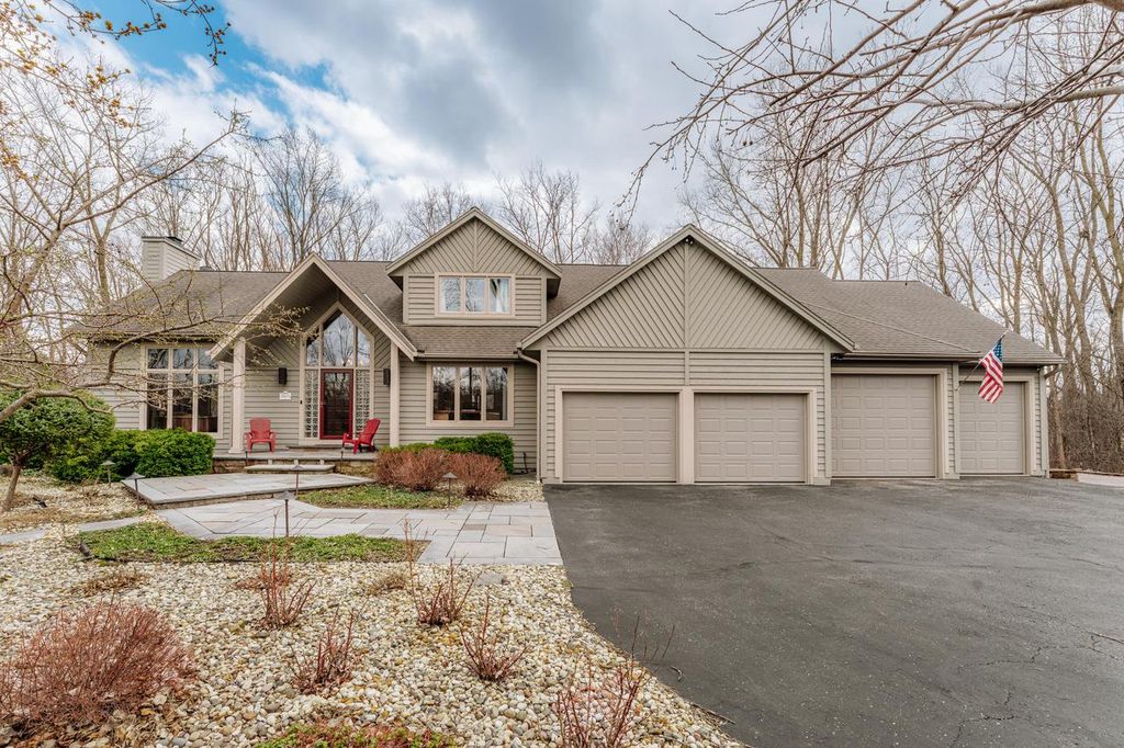 18875 Black Forest DRIVE, Brookfield, WI 53045