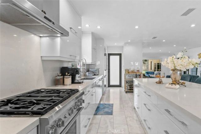 2640 N Keystone Street, Burbank, CA 91504