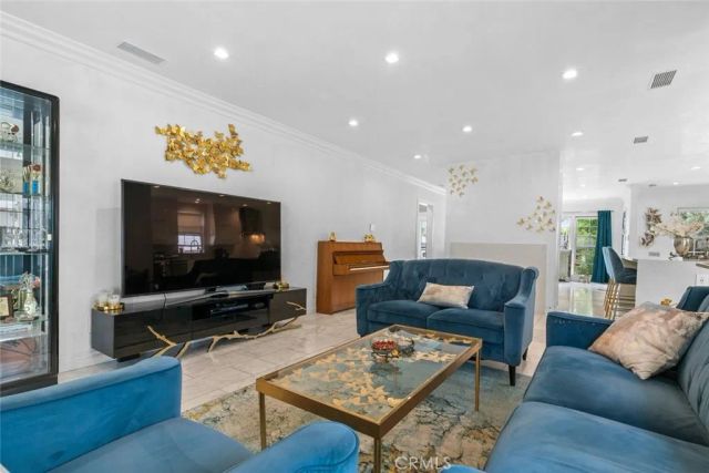 2640 N Keystone Street, Burbank, CA 91504