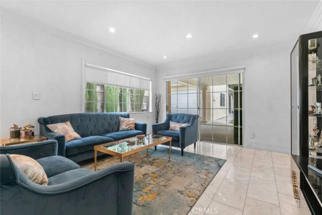 2640 N Keystone Street, Burbank, CA 91504