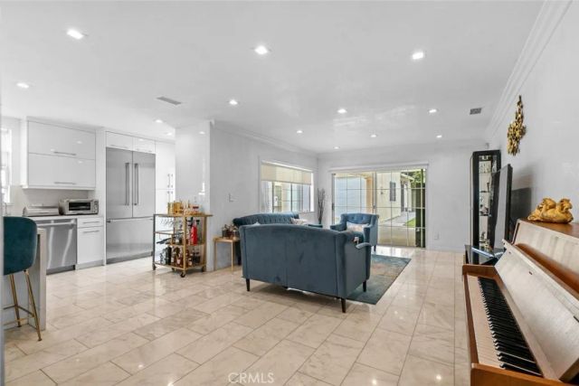 2640 N Keystone Street, Burbank, CA 91504