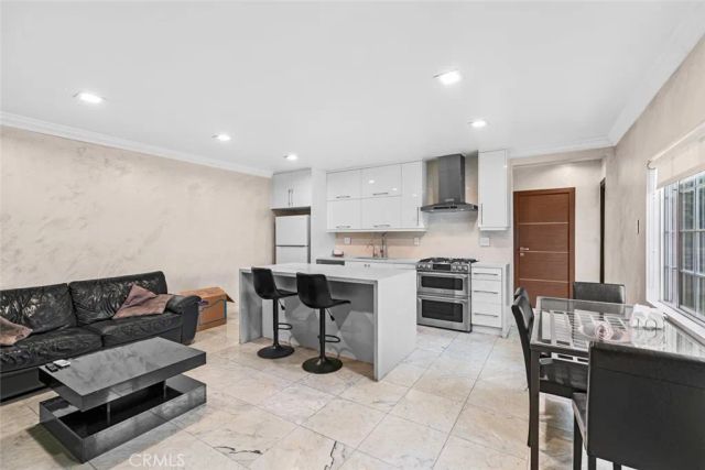 2640 N Keystone Street, Burbank, CA 91504